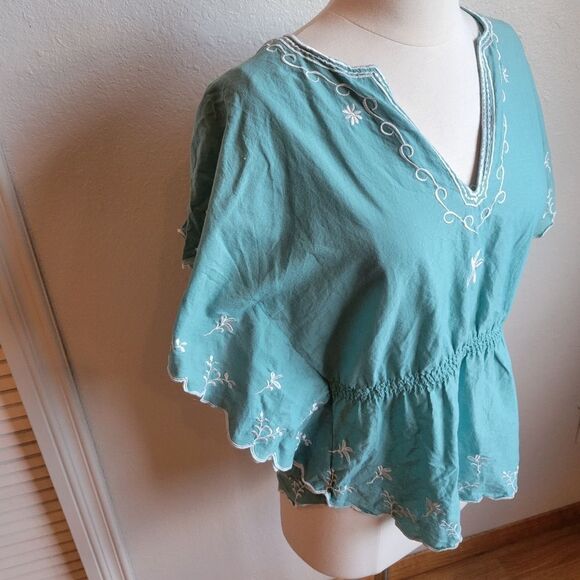 NWOT Flourish Embroidered Blouse - Picture 2 of 6